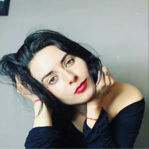 Meet your Posher, Ariana